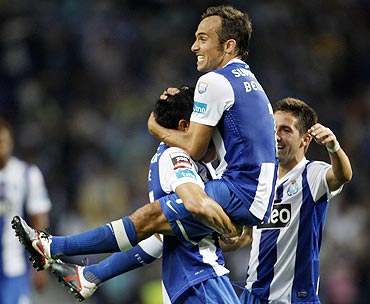 Porto's Belluschi (centre) celebrates with teammates Joao Moutinho (right) and Fucile after scoring against Vitoria Setubal