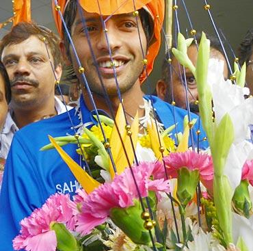 Yuvraj Walmiki is welcomed at the Mumbai domestic airport