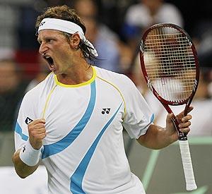 David Nalbandian celebrates a point against Viktor Troicki