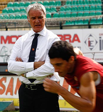 Claudio Ranieri during a training session