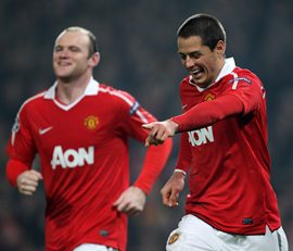 Rooney and Hernandez celebrate a Manchester United goal