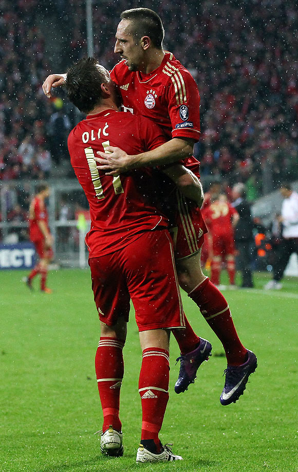 Bayern Munich's Ivica Olic (left) with teammate Franck Ribery (right)