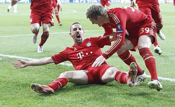 Bayern Munich's Ribery and Kroos celebrate