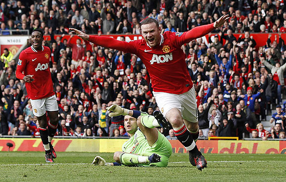 Manchester United's Wayne Rooney (right) celebrates after his goal