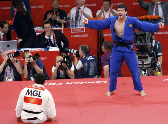 Russia's Tagir Khaibulaev celebrates after defeating Mongolia's Tuvshinbayar Naidan (white) in their men's -100kg final judo match