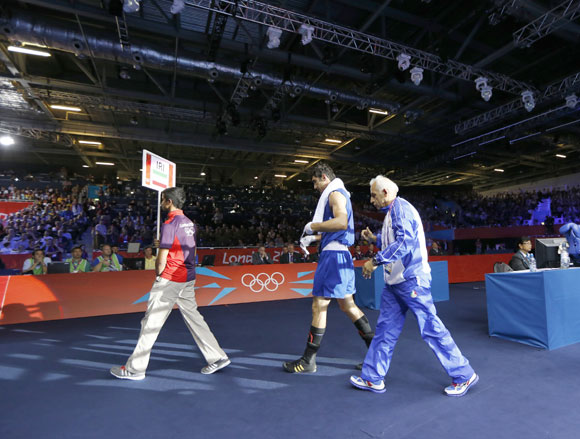 Iran's Ali Mazaheri (2nd L) leaves the ring after being disqualified during his Men's Heavy (91kg) Round of 16 boxing match against Jose Larduet Gomez of Cuba