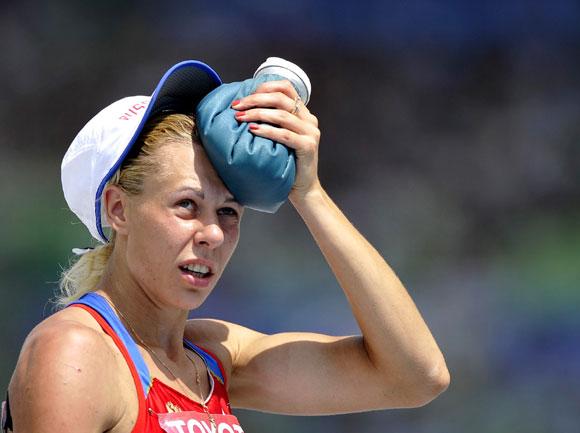 Tatyana Chernova of Russia cools off at the javelin throw event of the heptathlon at the IAAF World Championships in Daegu