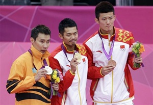 Gold medalist Lin Dan (centre), silver medalist Lee Chong Wei (left) and bronze medalist Chen Long