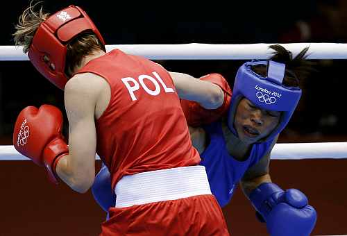 Poland's Karolina Michalczuk, left, and fights India's Mary Kom during the women's flyweight boxing competition