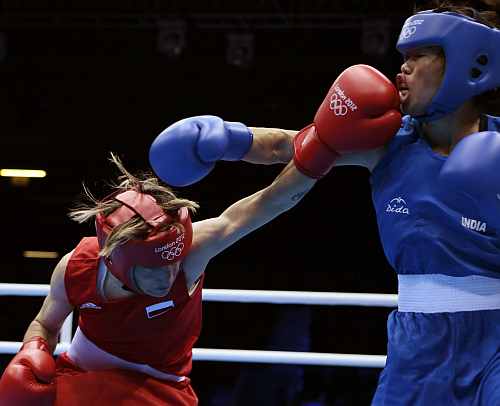 Poland's Karolina Michalczuk, left, fights India's Mary Kom during the women's flyweight boxing competition