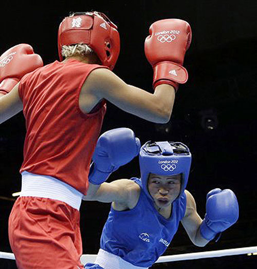 India's Chungneijang Mery Kom Hmangte, right, fights Tunisia's Maroua Rahali in a women's flyweight 51-kg quarterfinal boxing match