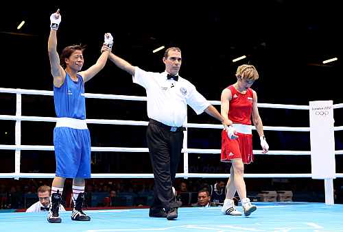 Mary Kom of India (L) celebrates her victory Karolina Michalczuk of Poland during the Women's Fly (48-51kg) Boxing