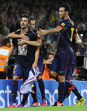 David Villa celebrates with his teammates