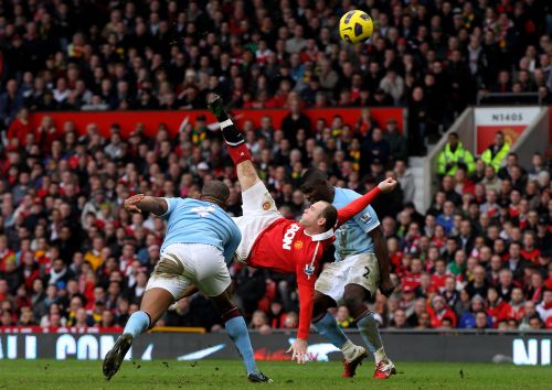 Wayne Rooney of Manchester United scores a goal from an overhead kick
