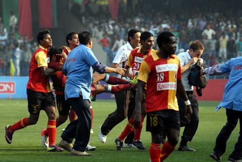 Photos: 40 injured as Mohun Bagan-East Bengal derby called off