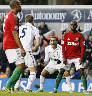 Tottenham Hotspur's Jan Vertonghen celebrates his goal against Swansea City
