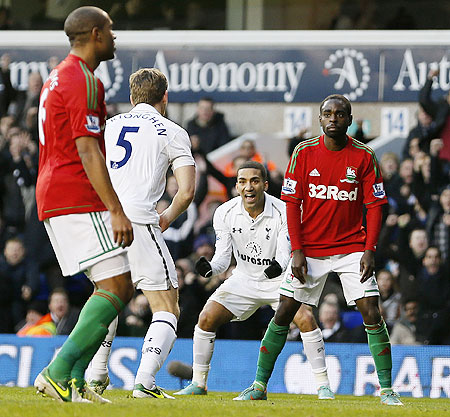 Tottenham Hotspur's Jan Vertonghen (centre) celebrates after scoring against Swansea on Sunday