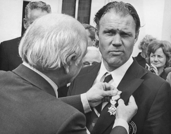 Dutch football coach Rinus Michels (1928 - 2005), inventor of 'total football', receives the Royal distinction from Dutch prime minister Joop Den Uyl at the Hague, 1974