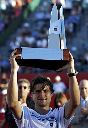 David Ferrer lifts up the trophy after defeating compatriot Nicolas Almagro in their men's singles final at the ATP Buenos Aires Open on Sunday
