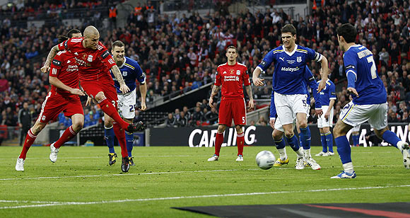 Liverpool's Martin Skrtel (2nd from left) scores the equaliser against Cardiff City