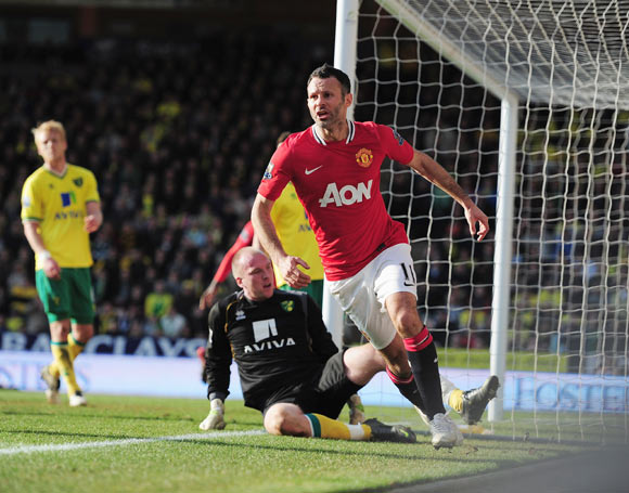 Ryan Giggs of Manchester United celebrates his last minute goal during the Barclays Premier League match between Norwich City and Manchester United at Carrow Road