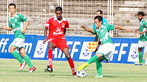 Churchill Bros and Salgaocar players in action