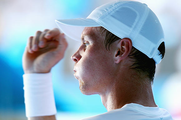 Berdych booed after controversial win over Almagro