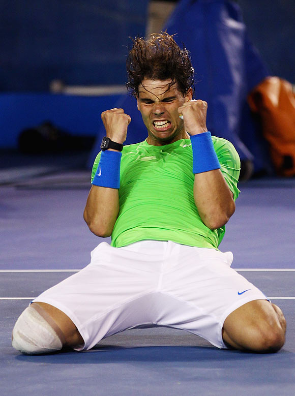 Aus Open: Nadal edges Federer in Melbourne thriller