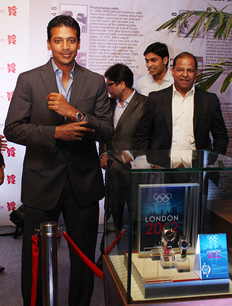 Mahesh Bhupathi (left) with PH Narayanan (Brand Manager - Omega India)