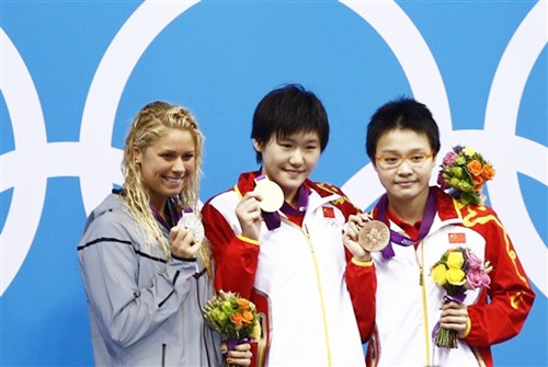United States' silver medalist Elizabeth Beisel, left, China's gold medalist Ye Shiwen, center, and China's bronze medalist Li Xuanxu, right, pose for photographers