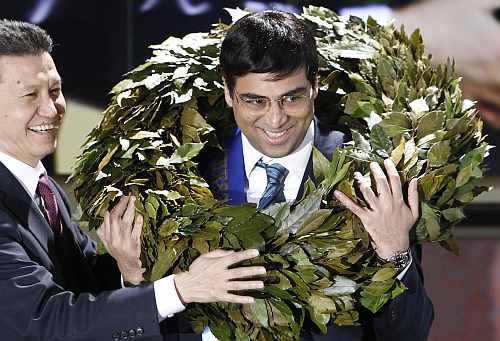 World chess champion Viswanathan Anand defeated Israel's Boris Gelfand in a tiebreaker in Moscow
