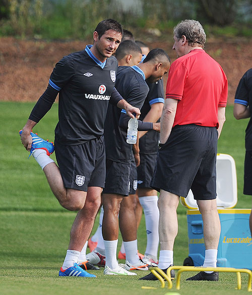 Frank Lampard speaks to manager Roy Hodgson during the England training session