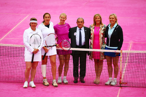 (L-R) Nathalie Tauziat, Sandrine Testud, Jana Novotna, President of the French Tennis Federation Jean Gachassin, Chris Evert and Martina Navratilova pose at the net