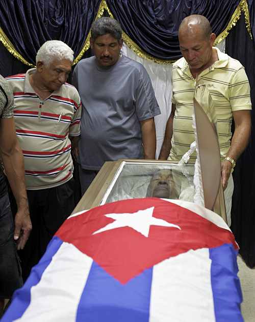 People pay their respects at the coffin of Cuban boxer Teofilo Stevenson at a funeral home in Havana