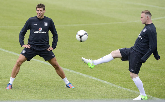England soccer player Wayne Rooney (R) and Steven Gerrard warm-up during a training session during the Euro 2012 at the Hutnik stadium in Krakow