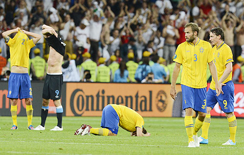 Sweden's Svensson, Mellberg and Kallstrom react to their team's defeat by England