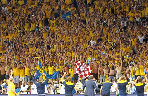 Sweden's fans celebrate victory against France