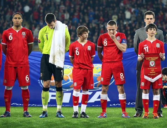 The Wales team lines up with children of the late Gary Speed, Edward and Thomas Speed during the Gary Speed Memorial International Match between Wales and Costa Rica