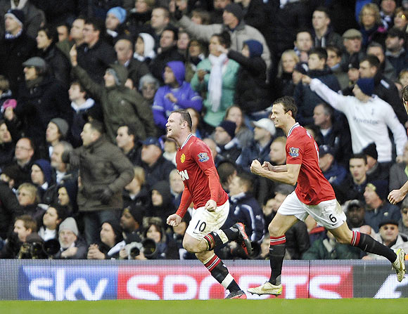 Manchester United's Wayne Rooney (centre) celebrates after scoring against Tottenham Hotspur