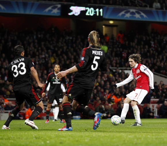 Tomas Rosicky (right) scores Arsenal's second goal