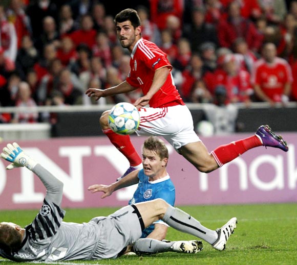 Benfica's Nelson Oliveira scores the second goal