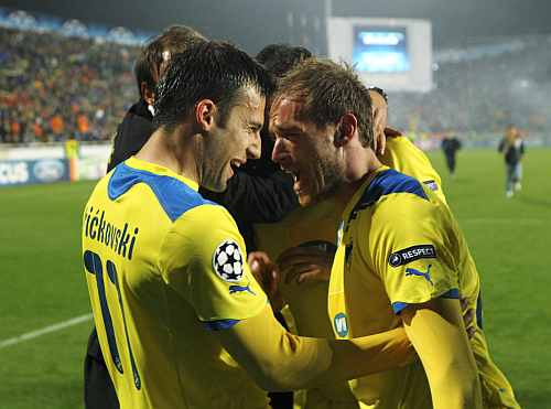 APOEL players celebrate after reaching he quart-finals