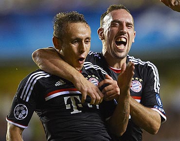 Bayern Munich's Rafinha (left) celebrates with team-mate Franck Ribery