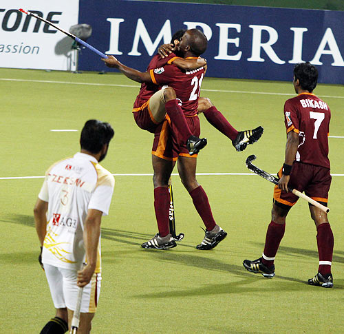 Lungile Tolekile of Pune Strykers celebrates with team-mates