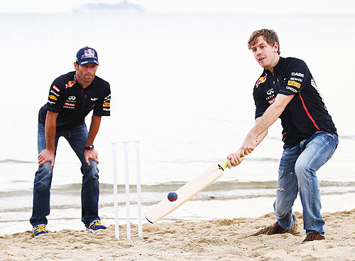 Sebastian Vettel and Mark Webber try their hand at beach cricket