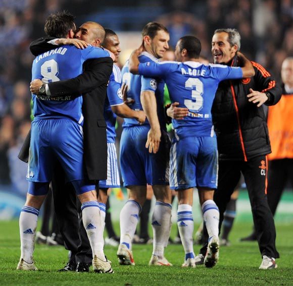 Chelsea's players celebrate victory with caretaker coach Roberto Di Matteo after winning the UEFA Champions League Round of 16 second leg match against SSC Napoli at Stamford Bridge, London, on March 14, 2012