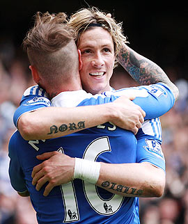 Raul Meireles of Chelsea congratulates team-mate Fernando Torres
