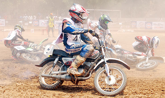Naresh steals the show in Gulf Dirt Track Nationals