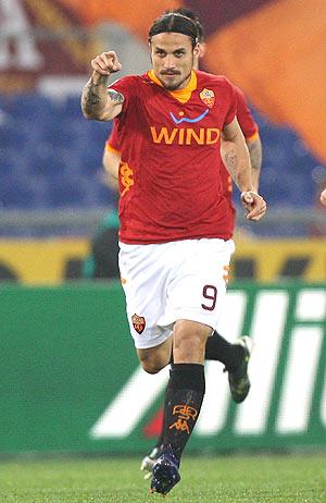 Daniel Osvaldo of AS Roma celebrates after scoring the opening goal against Genoa CFC on Monday