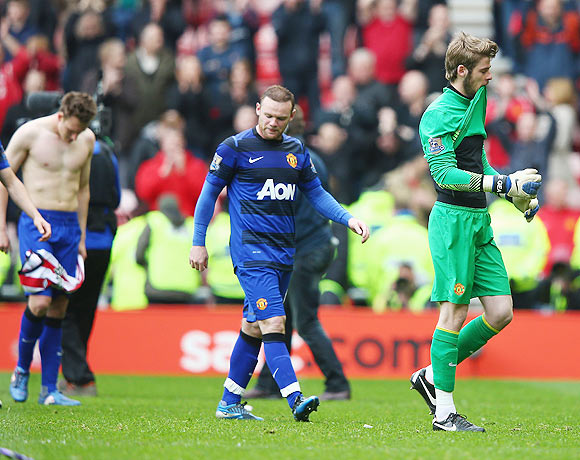 David De Gea and Wayne Rooney of Manchester United leave the field